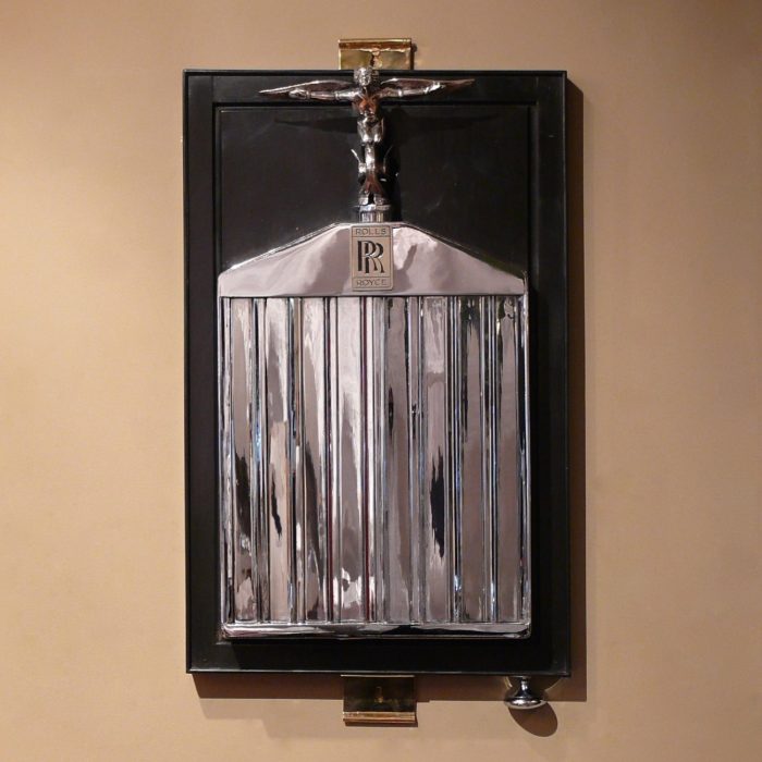 bentleys_automobilia_rolls-royce-grill_01